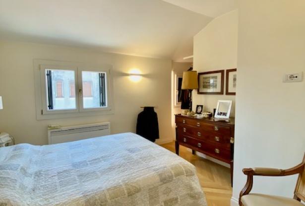 Padua- historic centre. Stunning 2 bedroom apartment . Ref.48a 15