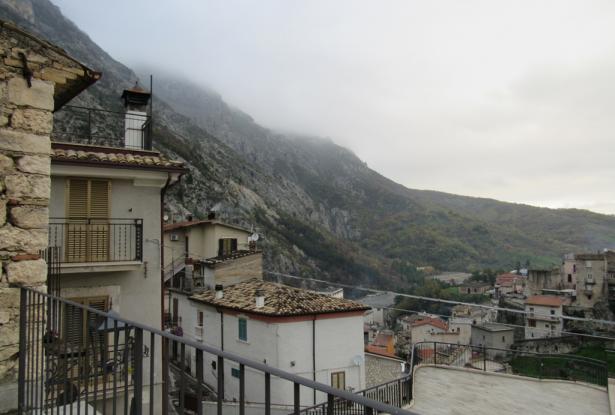 Finished, town house with 2 spacious terraces, garage and open views and 2 bedrooms in the Abruzzo pasta valley. 14