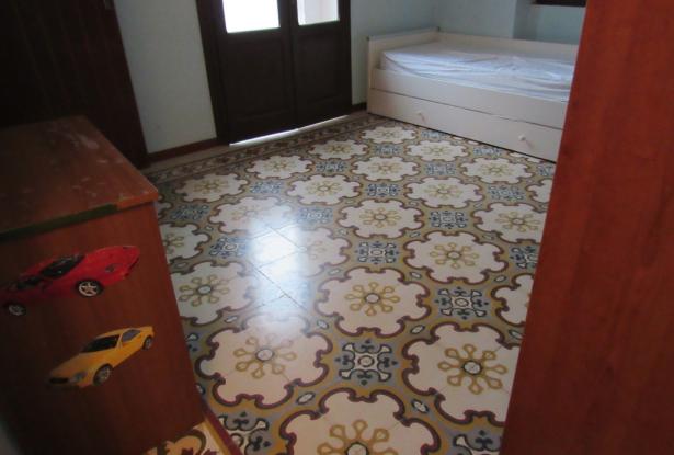 Finished, town house with 2 spacious terraces, garage and open views and 2 bedrooms in the Abruzzo pasta valley. 10