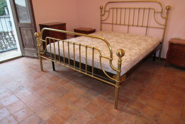 Finished, town house with 2 spacious terraces, garage and open views and 2 bedrooms in the Abruzzo pasta valley. 8