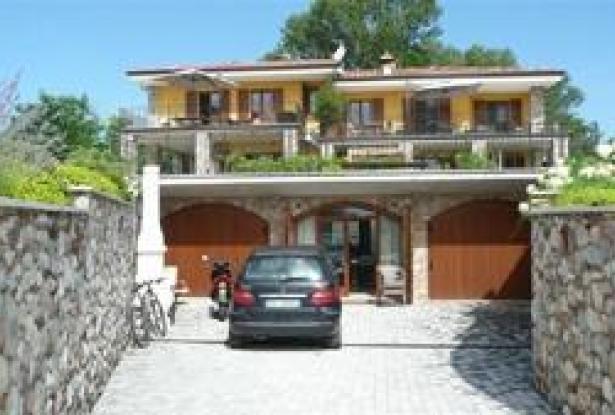 Manerba del Garda Reference: 616 2 Manerba del Garda Reference: 616 2