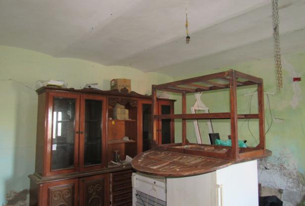 Farmhouse, detached and habitable, with 1700sqm of flat land, terrace and barn, amazing views, 15 minutes to the beach. 11