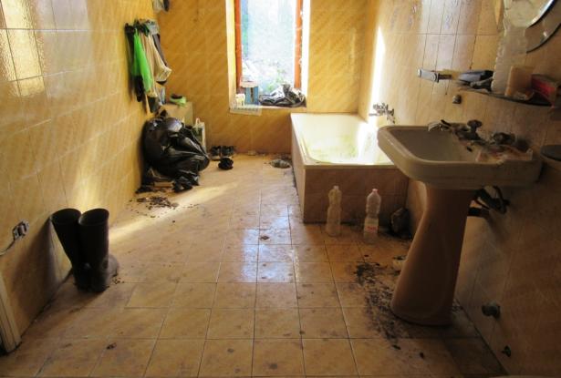 Farmhouse, detached and habitable, with 1700sqm of flat land, terrace and barn, amazing views, 15 minutes to the beach. 7