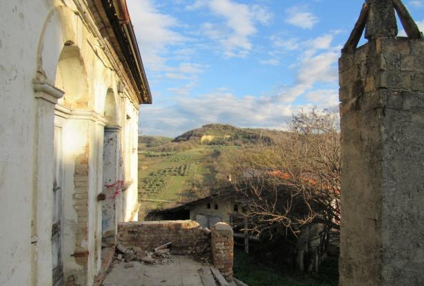 Countryside, stone house with garden and terrace to restructure of 100sqm with 3 bedrooms. 1