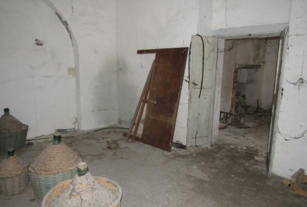 Countryside, stone house with garden and terrace to restructure of 100sqm with 3 bedrooms. 5
