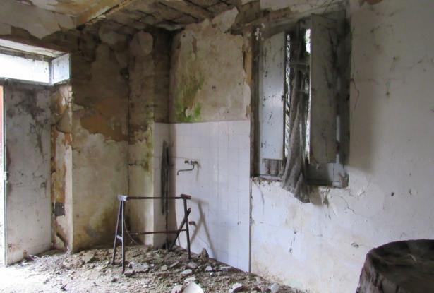 Countryside, stone house with garden and terrace to restructure of 100sqm with 3 bedrooms. 7