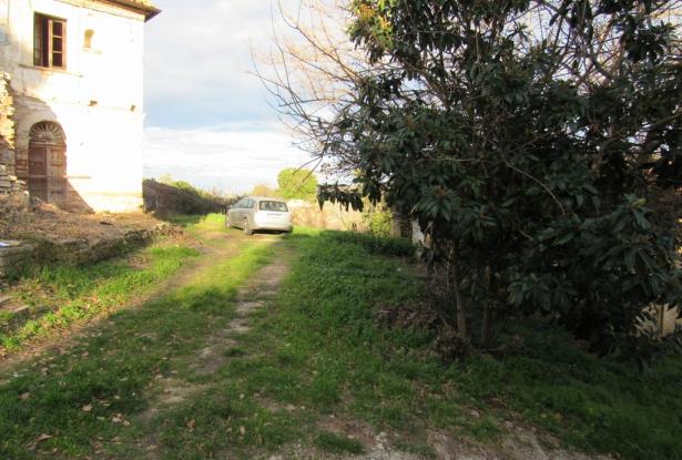 Countryside, stone house with garden and terrace to restructure of 100sqm with 3 bedrooms. 8