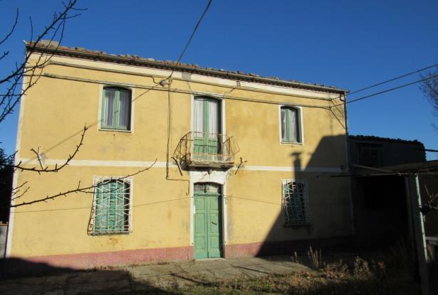 Detached farmhouse and barn with 1000sqm of flat land with orchard, mountain views in a peaceful location and original character. 0