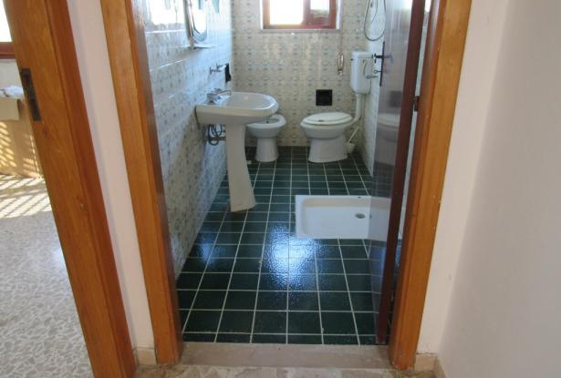 Detached, renovated farm house, barn and 9000sqm of land in the peaceful hills around Atessa city. 5