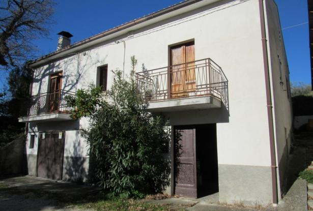 Detached, habitable countryside house with 3 bedrooms, garage and garden in a tranquil picturesque spot. 0