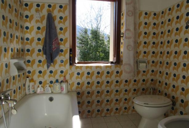 Detached, habitable countryside house with 3 bedrooms, garage and garden in a tranquil picturesque spot. 4