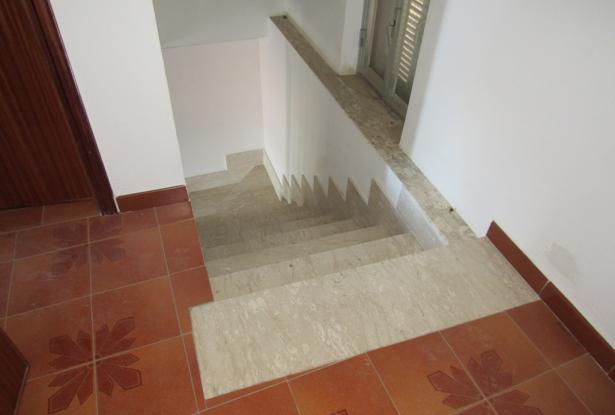 Fantastic mountain views, 2 bedroom town house with garden, garage, quiet spot, 300 meters to the shops, needs decorating. 11