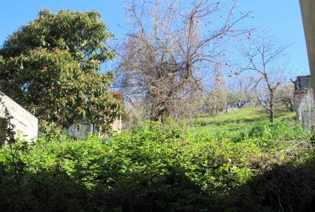 Fantastic mountain views, 2 bedroom town house with garden, garage, quiet spot, 300 meters to the shops, needs decorating. 7