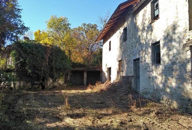 FARMHOUSE FOR SALE IN LANGHE AREA FARMHOUSE FOR SALE IN LANGHE AREA