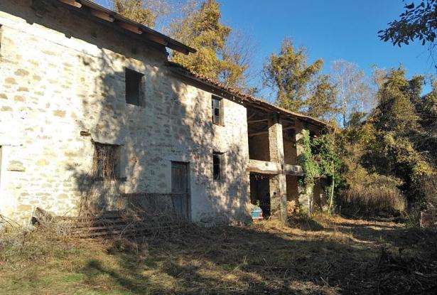 FARMHOUSE FOR SALE IN LANGHE AREA