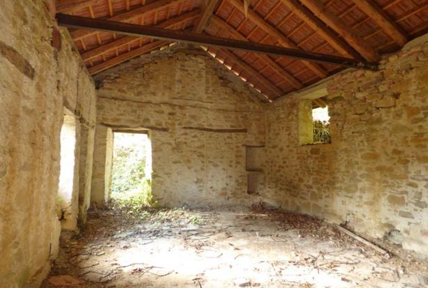 FARMHOUSE FOR SALE IN LANGHE AREA FARMHOUSE FOR SALE IN LANGHE AREA