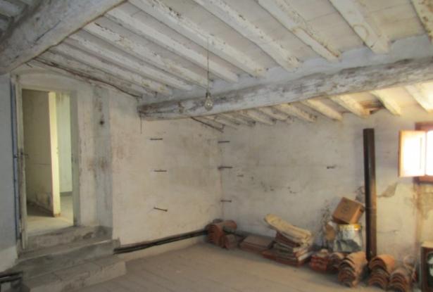 Tuscany – Poppi (AR) apartment in historic hamlet, to renovate. Ref.08t 9