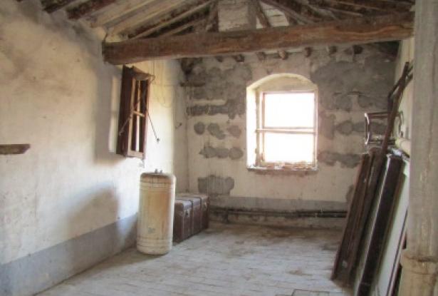 Tuscany – Poppi (AR) apartment in historic hamlet, to renovate. Ref.08t 10