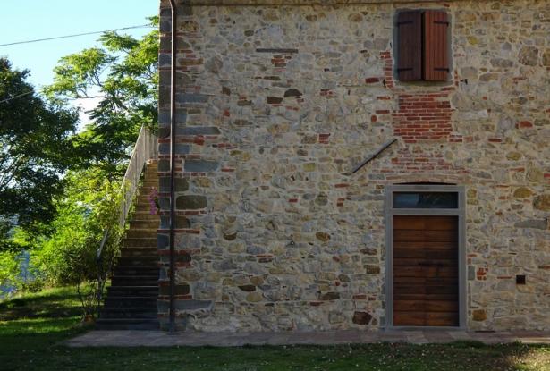 Tuscany- Pratovecchio (AR). Beautiful farmhouse with 10 hectares of land.  Ref. 09t 16
