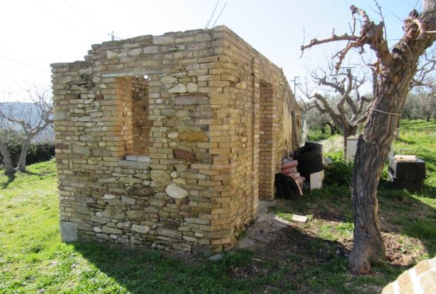 ref. n2818 Partially restored, 200 year old farm house of 450sqm with 5 hectares, sea and mountain views full of character. 5