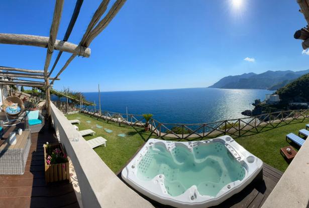 Amalfi Coast- Maiori (SA), unique villa with swimming pool and breathtaking sea views. Ref.04n 15