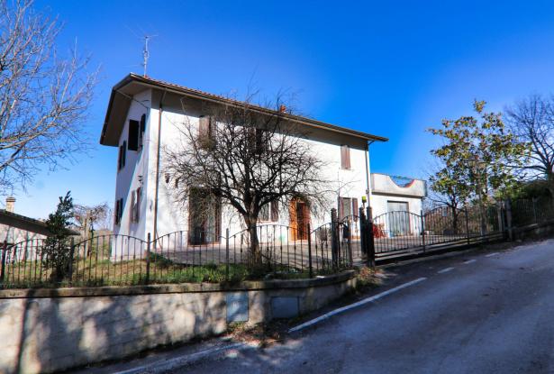 Gemmano, detached house in the hills 1