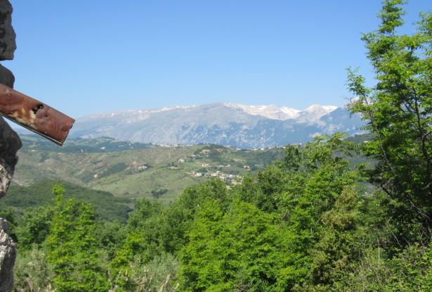Stone, detached cottage with 1800sqm of land and amazing mountain views with building rights. 5