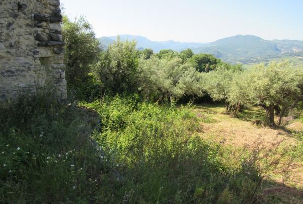 Stone, detached cottage with 1800sqm of land and amazing mountain views with building rights. 7