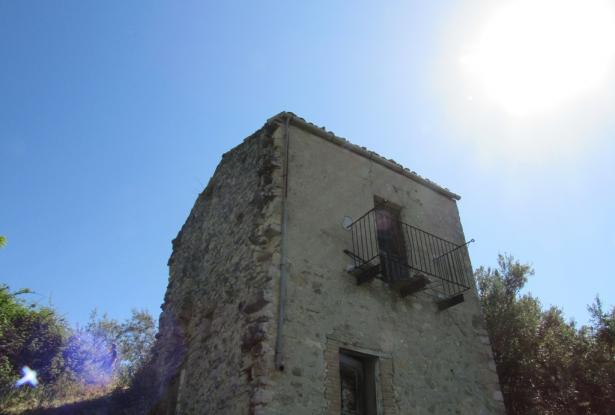 Stone, detached cottage with 1800sqm of land and amazing mountain views with building rights. 8