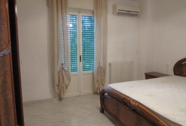 5 bedroom, 3 bathrooms 200sqm farm , detached, with 3 hectares of vines, habitable with separate apa 5