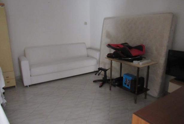 5 bedroom, 3 bathrooms 200sqm farm , detached, with 3 hectares of vines, habitable with separate apa 11