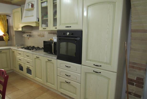150-year-old town house of 130sqm, completely renovated in a vibrant village 10 minutes to the Trabocchi coast line. 5