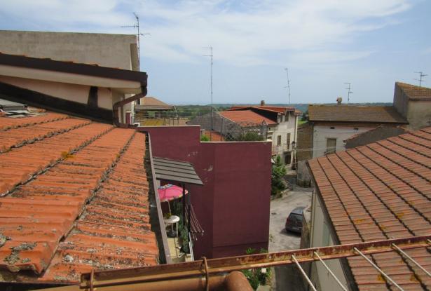 150-year-old town house of 130sqm, completely renovated in a vibrant village 10 minutes to the Trabocchi coast line. 10