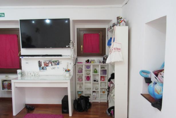 150-year-old town house of 130sqm, completely renovated in a vibrant village 10 minutes to the Trabocchi coast line. 13