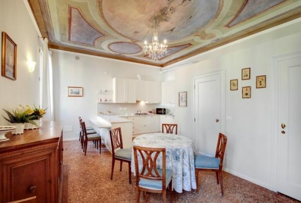 Venice - San Samuele - Stunning three bedroom apartment in historic building. Ref. 185c 9