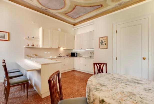 Venice - San Samuele - Stunning three bedroom apartment in historic building. Ref. 185c 12