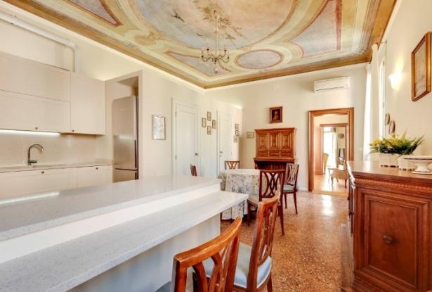 Venice - San Samuele - Stunning three bedroom apartment in historic building. Ref. 185c 8