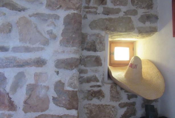 Stone town house, habitable, from 1810 with 3 bedrooms, 50sqm cellar and amazing mountain views, perfect for roof terrace. 7