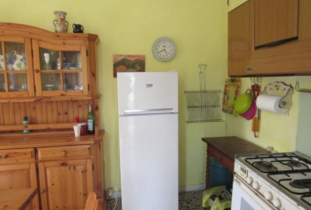 Semi-detached bungalow with 4500 sqm of olive grove and barn to convert 15 minutes to the beach. 8
