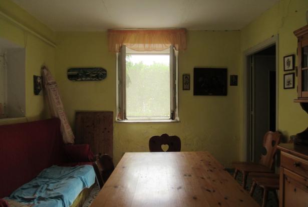 Semi-detached bungalow with 4500 sqm of olive grove and barn to convert 15 minutes to the beach. 10