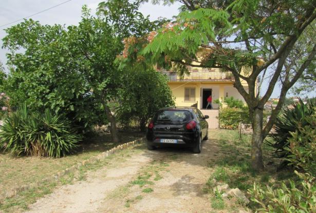 Finished, 3 bedroom countryside apartment of 120sqm in a scenic position between Lanciano and Castel Frentano with no stairs. 19