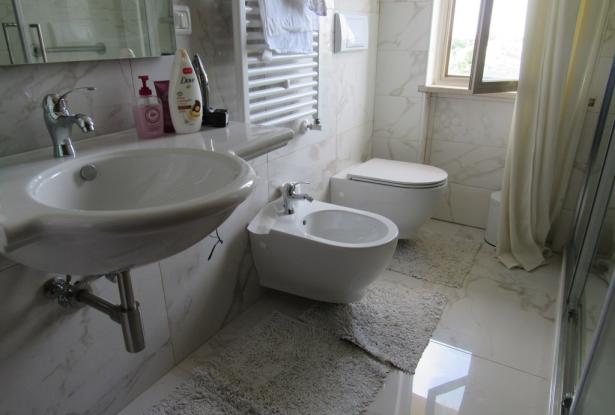 Finished, 3 bedroom countryside apartment of 120sqm in a scenic position between Lanciano and Castel Frentano with no stairs. 10