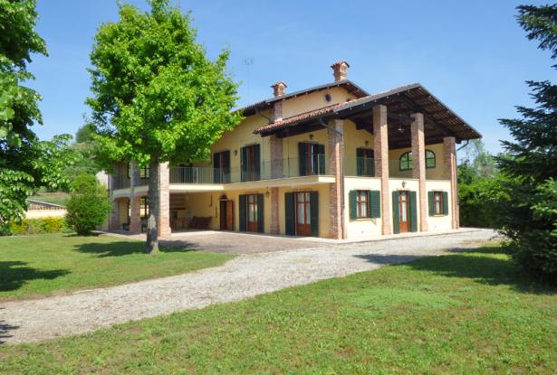 A Restored Country House with Park in the Area of Barolo/ mrg001 A Restored Country House with Park in the Area of Barolo/ mrg001