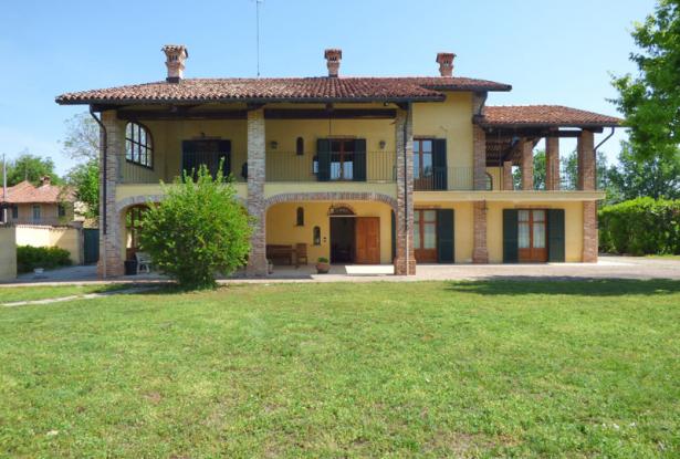 villa for sale in langhe area