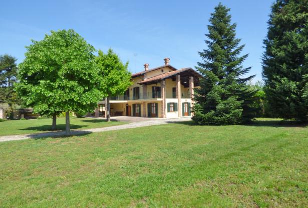 A Restored Country House with Park in the Area of Barolo/ mrg001 A Restored Country House with Park in the Area of Barolo/ mrg001