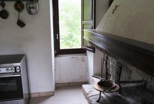 Detached, two bedroom, stone cottage, mountain retreat surrounded by forests, nature and national park. 10