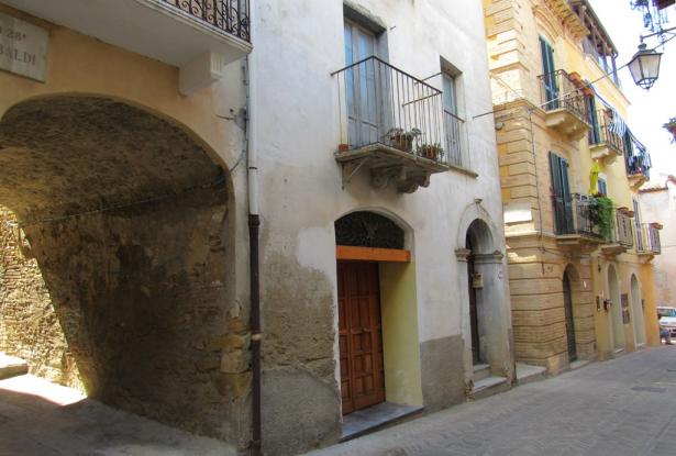 1800s apartment, habitable, with vaulted ceilings, 2 bedrooms in the old center of Lanciano. 0