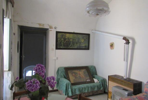 1800s apartment, habitable, with vaulted ceilings, 2 bedrooms in the old center of Lanciano. 9