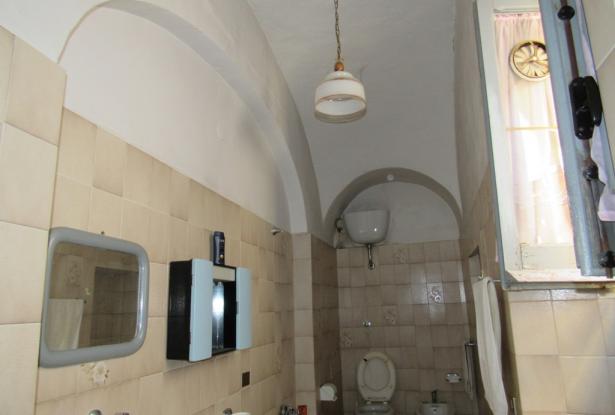1800s apartment, habitable, with vaulted ceilings, 2 bedrooms in the old center of Lanciano. 12