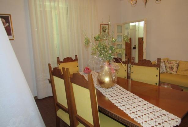 3 bedroom, habitable farmhouse, barn, outbuilding and 2000sqm of fruit trees 1km to town. 3